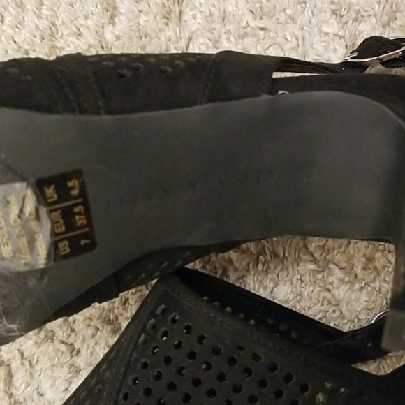 Kelly & Katie Black sling back heels - Picture 4 of 6